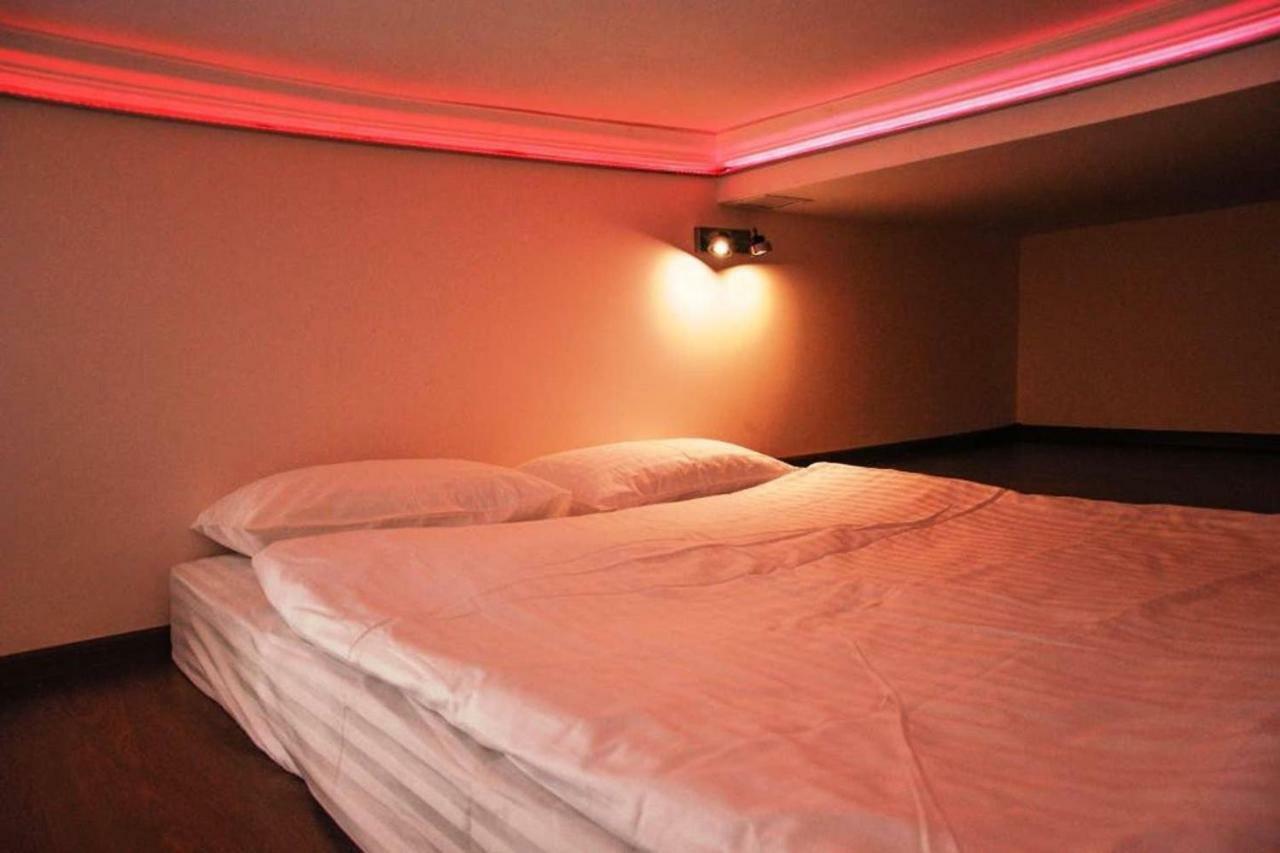 Kyiv Rouge Apartment ภายนอก รูปภาพ